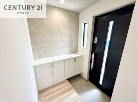 ���ց@�V���[�Y�{�b�N�X�t���Ȃ̂ŁA���ւ��Еt�����|�������₷���ł��I
�X�b�L���������ւŌ˂��J�����u�ԁA�������̂���S�n������Ԃ��o�}���Ă���܂��B�y���n�̔���J�Ò��z