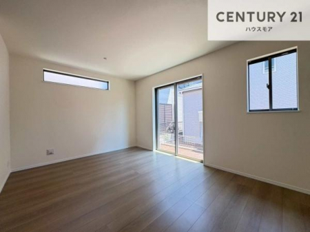 ���r���O�@�傫�ȑ����炽���Ղ�̗z���������閾�邢���r���O�B�J�����̂��郊�r���O�ŉƑ��c���̂��났�̎��Ԃ��߂����܂��I