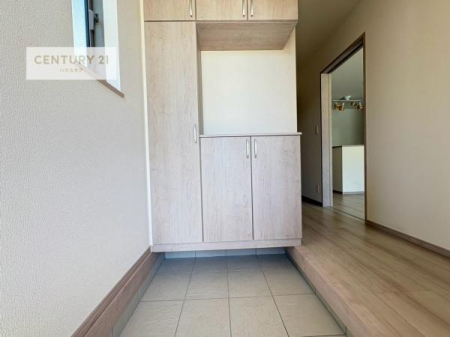 ���ց@�V���[�Y�{�b�N�X�t���Ȃ̂ŁA���ւ��Еt�����|�������₷���ł��I
�X�b�L���������ւŌ˂��J�����u�ԁA�������̂���S�n������Ԃ��o�}���Ă���܂��B