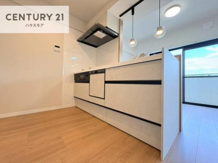 �L�b�`���@��Ƃ肠�钲���X�y�[�X�ō�Ƃ����₷�����K�ȃL�b�`���ł��I
���q�l�ƈꏏ�ɂ��َq������y���߂�L�X�X�y�[�X�ł��B�y�����������ԂɂȂ肻���ł��ˁI