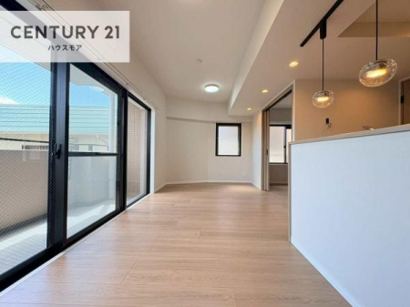 ���r���O�@�傫�ȑ����炽���Ղ�̗z���������閾�邢���r���O�B�J�����̂��郊�r���O�ŉƑ��c���̂��났�̎��Ԃ��߂����܂��I