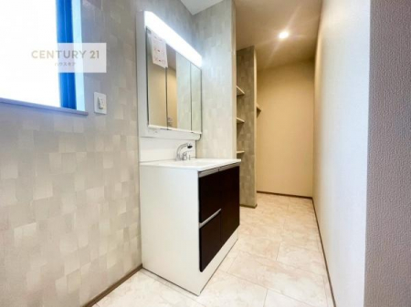 ���ʑ�E���ʏ��@�����h���[�R�[�i�[�������I�^�I�����܁A�X�g�b�N�i�Ȃǂ�����������[�ł�����[�X�y�[�X���m�ہB
���������o�₷�����܂�����������Ɖ��K�ɕۂĂ܂��B