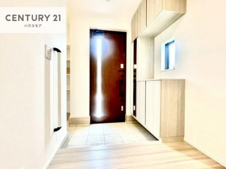 ���ց@�V���[�Y�{�b�N�X�t���Ȃ̂ŁA���ւ��Еt�����|�������₷���ł��I
�X�b�L���������ւŌ˂��J�����u�ԁA�������̂���S�n������Ԃ��o�}���Ă���܂��B�y���n�̔���J�Ò��z