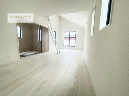 ���r���O�@�傫�ȑ����炽���Ղ�̗z���������閾�邢���r���O�B�J�����̂��郊�r���O�ŉƑ��c���̂��났�̎��Ԃ��߂����܂��I