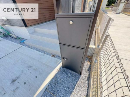 ���̑����n�@��z�{�b�N�X���������Ă��邽�߁A�s�ݎ��ł��ו��̎󂯎�肪�\�B
�Ĕz�B�̎�Ԃ��Ȃ��A�Z���������ł��X�g���X�Ȃ����p�ł��܂��B