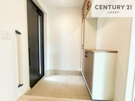 ���ց@�V���[�Y�{�b�N�X�t���Ȃ̂ŁA���ւ��Еt�����|�������₷���ł��I
�X�b�L���������ւŌ˂��J�����u�ԁA�������̂���S�n������Ԃ��o�}���Ă���܂��B�y���n�̔���J�Ò��z