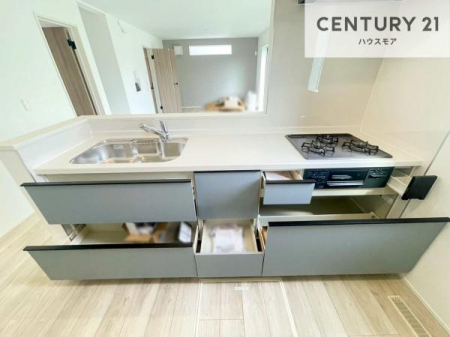 �L�b�`���@���[�X�y�[�X���L�x�ŁA�����X�y�[�X���X�b�L���ƕЕt���Ђ�`�����p�ł��܂��I
���K�ɍ�Ƃ��ł��A�Ǝ��̌����A�b�v�I�����̗���������܂��I�y���n�̔���J�Ò��z