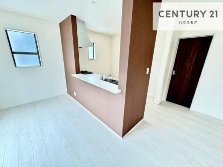 ���r���O�@���r���O�S�̂����n����ΖʃL�b�`���Ȃ̂ŁA���q�l�̗l�q�������Ȃ����Ƃ��ł���q��Ă����₷�����S�ȊԎ�ł��I