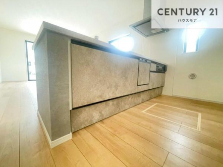�L�b�`���@��Ƃ肠�钲���X�y�[�X�ō�Ƃ����₷�����K�ȃL�b�`���ł��I
���q�l�ƈꏏ�ɂ��َq������y���߂�L�X�X�y�[�X�ł��B�y�����������ԂɂȂ肻���ł��ˁI