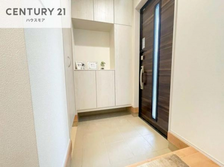 ���ց@�V���[�Y�{�b�N�X�t���Ȃ̂ŁA���ւ��Еt�����|�������₷���ł��I
�X�b�L���������ւŌ˂��J�����u�ԁA�������̂���S�n������Ԃ��o�}���Ă���܂��B