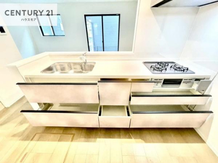 �L�b�`���@���[�X�y�[�X���[�����Ă���A�L�b�`���܂�����������ƕۂ��Ȃ���A�L�X�Ƃ��������X�y�[�X���m�ہB���K�ȍ�Ɗ��ŁA�����̂����������X���[�Y�ɂ͂��ǂ�܂��B