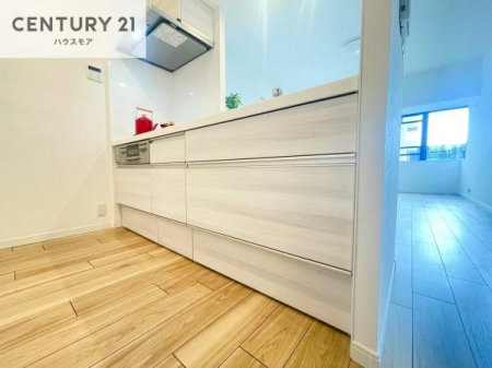 �L�b�`���@��l�C�̑Ζʎ��V�X�e���L�b�`�����̗p���Ă��܂��I���Ƒ��̃R�~���j�P�[�V���������R�Ƒ�����݌v�ł��B
���q�l�ɂ��ڂ��͂��̂Ŋ������ł��ˁI�L�X�g���ĉ��K�ō�Ƃ��i�݂܂��B
