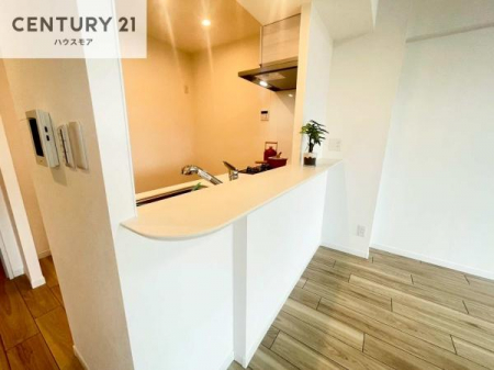 ���r���O�@���r���O�S�̂����n����ΖʃL�b�`���Ȃ̂ŁA���q�l�̗l�q�������Ȃ����Ƃ��ł���q��Ă����₷�����S�ȊԎ�ł��I