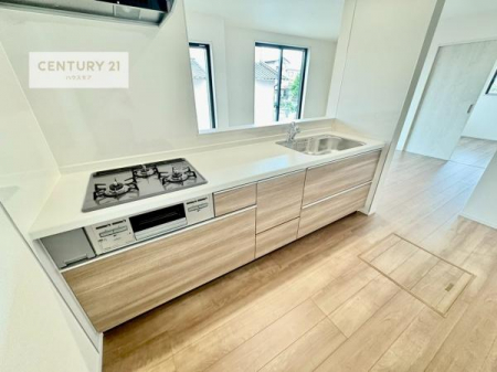 �L�b�`���@��Ƃ肠�钲���X�y�[�X�ō�Ƃ����₷�����K�ȃL�b�`���ł��I
���q�l�ƈꏏ�ɂ��َq������y���߂�L�X�X�y�[�X�ł��B�y�����������ԂɂȂ肻���ł��ˁI