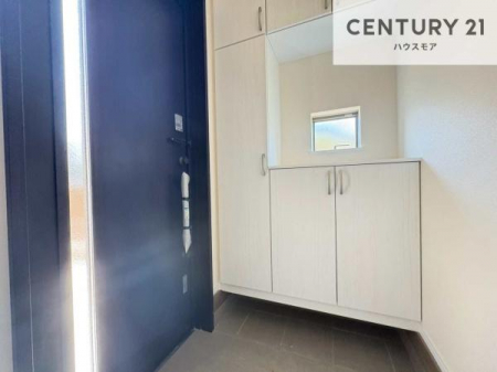 ���ց@�V���[�Y�{�b�N�X�t���Ȃ̂ŁA���ւ��Еt�����|�������₷���ł��I
�X�b�L���������ւŌ˂��J�����u�ԁA�������̂���S�n������Ԃ��o�}���Ă���܂��B