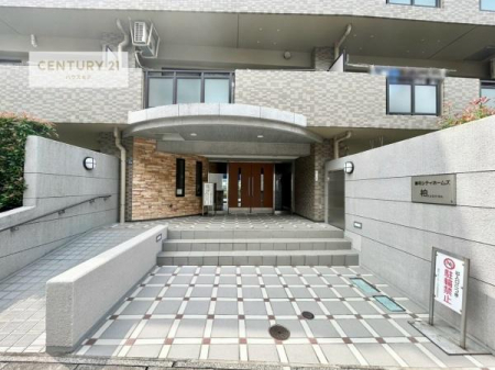�G���g�����X�@�z������̗ǂ��G���g�����X�́A���Ƒ��₨�q�l���������}���Ă���܂��B
�����̕�炵�ɐS�n�悳�������炵�Ă�����Ԃł��B