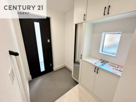 ���ց@�~���[�t���V���[�Y�{�b�N�X�t���Ȃ̂ŁA���ւ��Еt�����|�������₷���ł��I
�X�b�L���������ւŌ˂��J�����u�ԁA�������̂���S�n������Ԃ��o�}���Ă���܂��B�y���n�̔���J�Ò��z