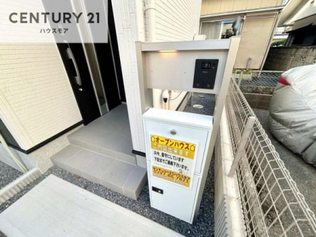 ���̑����n�@��z�{�b�N�X���������Ă��邽�߁A�s�ݎ��ł��ו��̎󂯎�肪�\�B
�Ĕz�B�̎�Ԃ��Ȃ��A�Z���������ł��X�g���X�Ȃ����p�ł��܂��B�y���n�̔���J�Ò��z