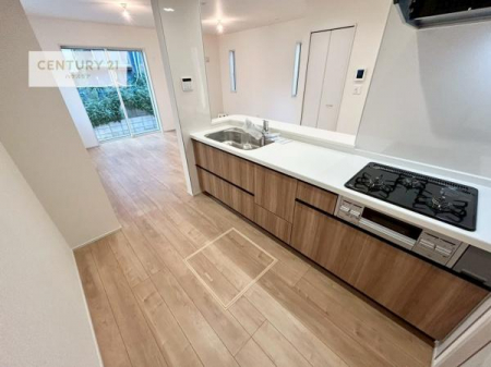 �L�b�`���@��Ƃ肠�钲���X�y�[�X�ō�Ƃ����₷�����K�ȃL�b�`���ł��I
���q�l�ƈꏏ�ɂ��َq������y���߂�L�X�X�y�[�X�ł��B�y�����������ԂɂȂ肻���ł��ˁI