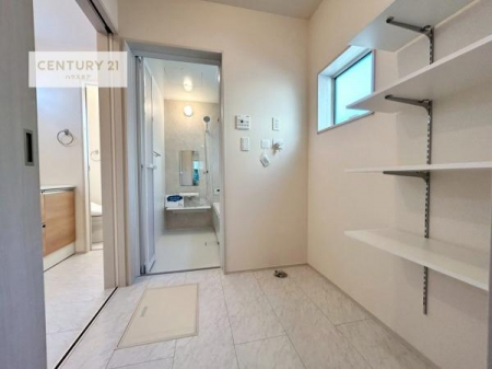 ���ʑ�E���ʏ��@�p�E�_�[���[���Ƃ͕ʂɁA�����h���[���[���������I�^�I�����܁A�X�g�b�N�i�Ȃǂ�����������[�ł�����[�X�y�[�X���m�ہB
���������o�₷�����܂�����������Ɖ��K�ɕۂĂ܂��B