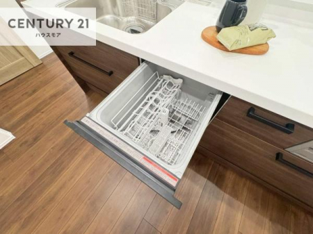 �L�b�`���@�H��@�t���̃L�b�`���ł��I�Z���������r��h�~�Ƃ��đ�ϊ��􂷂�֗��Ȏd�l�ł��I�r���g�C���Ȃ̂ŃL�b�`���̏ꏊ����炸�����X�y�[�X���L���g�����Ƃ��o���܂��I