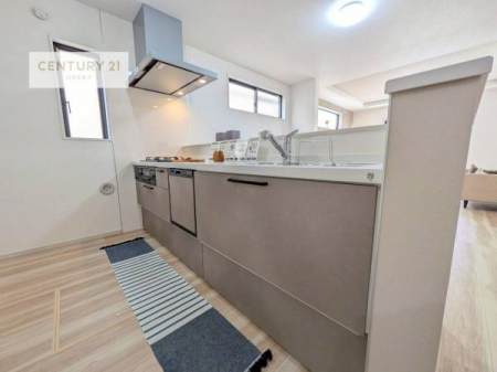 �L�b�`���@��l�C�̑Ζʎ��V�X�e���L�b�`�����̗p���Ă��܂��I���Ƒ��̃R�~���j�P�[�V���������R�Ƒ�����݌v�ł��B
���q�l�ɂ��ڂ��͂��̂Ŋ������ł��ˁI�L�X�g���ĉ��K�ō�Ƃ��i�݂܂��B�y���n�̔���J�Ò��z