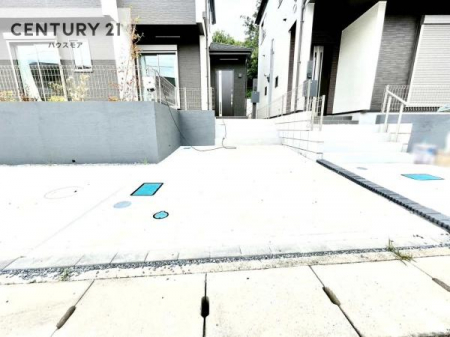 ���ԏ�@���ԃX�y�[�X��2�䕪����܂��I�Z�J���h�J�[�͂������A�o�C�N�⎩�]�ԂȂǂ��u���ꏊ�ɍ���܂���B