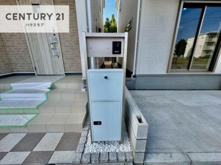 ���̑����n�@��z�{�b�N�X���������Ă��邽�߁A�s�ݎ��ł��ו��̎󂯎�肪�\�B
�Ĕz�B�̎�Ԃ��Ȃ��A�Z���������ł��X�g���X�Ȃ����p�ł��܂��B