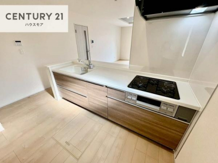 �L�b�`���@��Ƃ肠�钲���X�y�[�X�ō�Ƃ����₷�����K�ȃL�b�`���ł��I
���q�l�ƈꏏ�ɂ��َq������y���߂�L�X�X�y�[�X�ł��B�y�����������ԂɂȂ肻���ł��ˁI