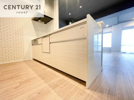 �L�b�`���@��l�C�̑Ζʎ��V�X�e���L�b�`�����̗p���Ă��܂��I���Ƒ��̃R�~���j�P�[�V���������R�Ƒ�����݌v�ł��B
���q�l�ɂ��ڂ��͂��̂Ŋ������ł��ˁI�L�X�g���ĉ��K�ō�Ƃ��i�݂܂��B