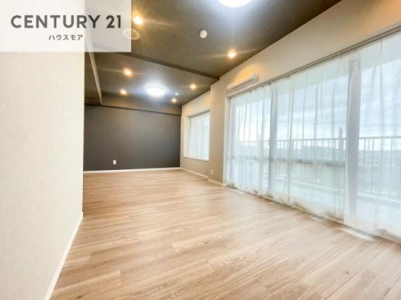 ���r���O�@�傫�ȑ����炽���Ղ�̗z���������閾�邢���r���O�B�J�����̂��郊�r���O�ŉƑ��c���̂��났�̎��Ԃ��߂����܂��I