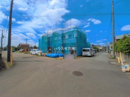 ���̑����n�@�O�ʓ��H��6���~6���I�z����ǍD�Ȋp�n�ł��B
�Ԍɓ��ꂪ���ȕ������S�ł��ˁB