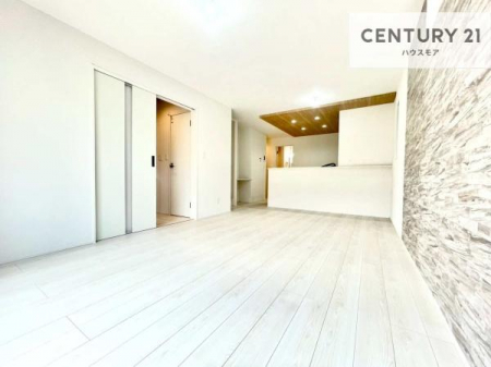 ���r���O�@��؂ȉƑ����W�܂邩�炱��LDK�ɂ͂�����肽���B
�q�����������C�ɏ΂��Ȃ��瑖�����Ă���p�����������u�L���Ƃɂ��ėǂ������v�Ǝv���u�Ԃł��B