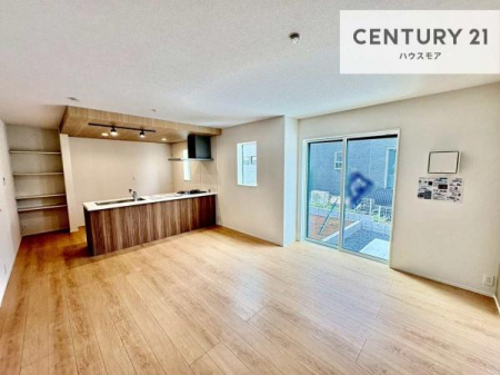 ���r���O�@�D�����z���܂肪���r���O����ł���ċ��S�n�̗ǂ���Ԃ����o���Ă���܂��I
���났�̎��Ԃ��߂����܂��I