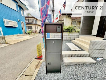 ���̑����n�@��z�{�b�N�X���������Ă��邽�߁A�s�ݎ��ł��ו��̎󂯎�肪�\�B
�Ĕz�B�̎�Ԃ��Ȃ��A�Z���������ł��X�g���X�Ȃ����p�ł��܂��B