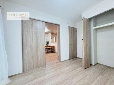 ���r���O�ȊO�̋����@���r���O�Ɨאڂ����m���ł��I�Ǝ��̋x�e�X�y�[�X��L�b�Y�X�y�[�X�Ƃ��Ċ��p����̂��悳�����ł��ˁI
