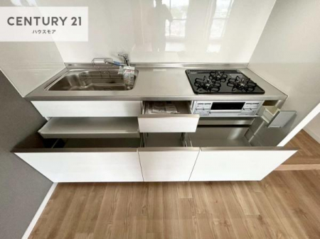 �L�b�`���@���[�X�y�[�X���[�����Ă���A�L�b�`���܂�����������ƕۂ��Ȃ���A�L�X�Ƃ��������X�y�[�X���m�ہB���K�ȍ�Ɗ��ŁA�����̂����������X���[�Y�ɂ͂��ǂ�܂��B
