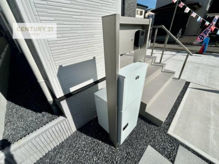 ���̑����n�@��z�{�b�N�X���������Ă��邽�߁A�s�ݎ��ł��ו��̎󂯎�肪�\�B
�Ĕz�B�̎�Ԃ��Ȃ��A�Z���������ł��X�g���X�Ȃ����p�ł��܂��B