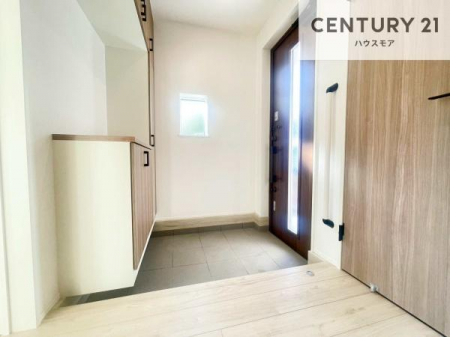 ���ց@�V���[�Y�{�b�N�X�t���Ȃ̂ŁA���ւ��Еt�����|�������₷���ł��I
�X�b�L���������ւŌ˂��J�����u�ԁA�������̂���S�n������Ԃ��o�}���Ă���܂��B