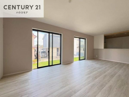 ���r���O�@�傫�ȑ����炽���Ղ�̗z���������閾�邢���r���O�B�J�����̂��郊�r���O�ŉƑ��c���̂��났�̎��Ԃ��߂����܂��I