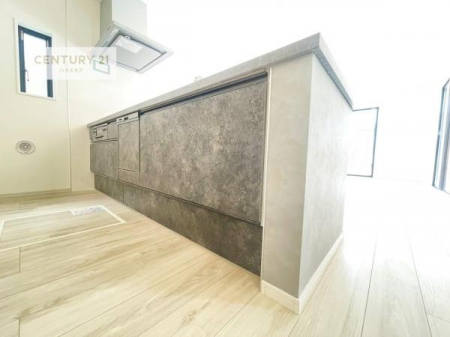 �L�b�`���@��l�C�̑Ζʎ��V�X�e���L�b�`�����̗p���Ă��܂��I���Ƒ��̃R�~���j�P�[�V���������R�Ƒ�����݌v�ł��B
���q�l�ɂ��ڂ��͂��̂Ŋ������ł��ˁI�L�X�g���ĉ��K�ō�Ƃ��i�݂܂��B