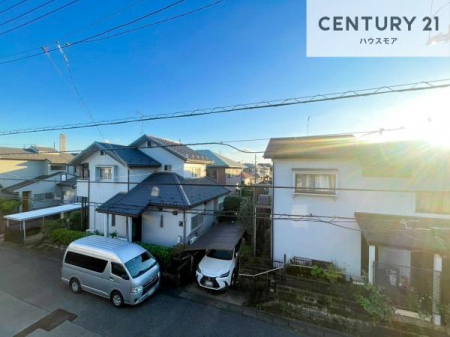 �Z�˂���̒��]�ʐ^�@�����������Z��X�̌i�F��]�݂Ȃ���A���E����������m�ۂ��ꂽ���]�B�X���݂�g�߂Ɋ����A�������Ƃ����J�������y���߂܂��B