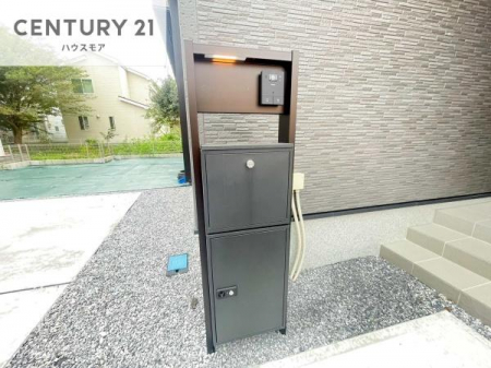 ���̑����n�@��z�{�b�N�X���������Ă��邽�߁A�s�ݎ��ł��ו��̎󂯎�肪�\�B
�Ĕz�B�̎�Ԃ��Ȃ��A�Z���������ł��X�g���X�Ȃ����p�ł��܂��B