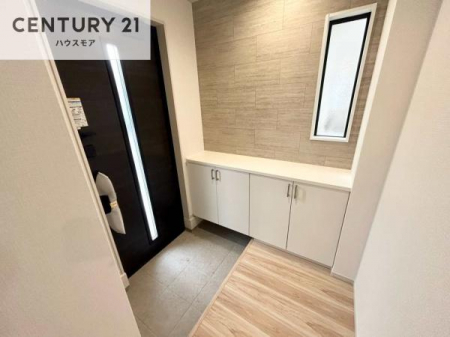 ���ց@�V���[�Y�{�b�N�X�t���Ȃ̂ŁA���ւ��Еt�����|�������₷���ł��I
�X�b�L���������ւŌ˂��J�����u�ԁA�������̂���S�n������Ԃ��o�}���Ă���܂��B