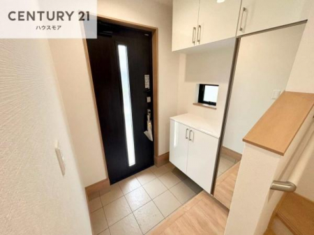 ���ց@�~���[�t���V���[�Y�{�b�N�X�t���ŁA���ւ��Еt�����|�������₷���ł��I
�X�b�L���������ւŌ˂��J�����u�ԁA�������̂���S�n������Ԃ��o�}���Ă���܂��B