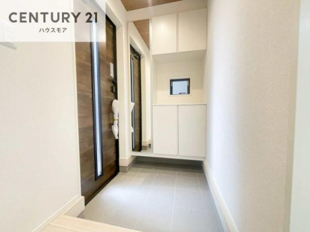 ���ց@�~���[�t���V���[�Y�{�b�N�X�t���ŁA���ւ��Еt�����|�������₷���ł��I
�X�b�L���������ւŌ˂��J�����u�ԁA�������̂���S�n������Ԃ��o�}���Ă���܂��B