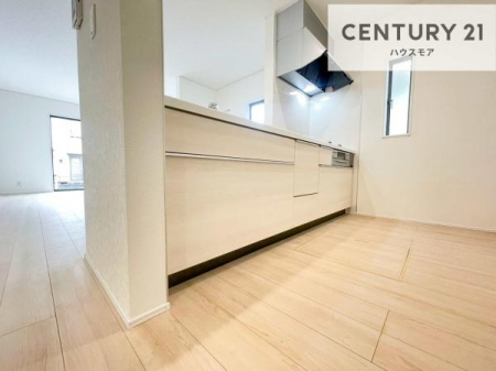 �L�b�`���@��Ƃ肠�钲���X�y�[�X�ō�Ƃ����₷�����K�ȃL�b�`���ł��I
���q�l�ƈꏏ�ɂ��َq������y���߂�L�X�X�y�[�X�ł��B�y�����������ԂɂȂ肻���ł��ˁI