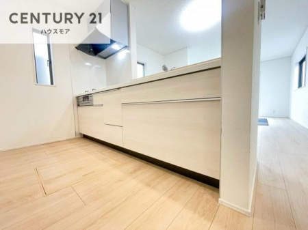 �L�b�`���@��Ƃ肠�钲���X�y�[�X�ō�Ƃ����₷�����K�ȃL�b�`���ł��I
���q�l�ƈꏏ�ɂ��َq������y���߂�L�X�X�y�[�X�ł��B�y�����������ԂɂȂ肻���ł��ˁI