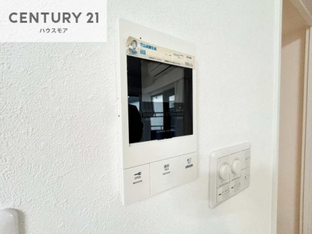 ���̑��@TV���j�^�[�t�C���^�[�t�H���������B���K�҂̊���m�F���Ă���Ή��ł��邽�߁A�h�Ɩʂɂ��z�����ꂽ���S�̐ݔ��ł��B