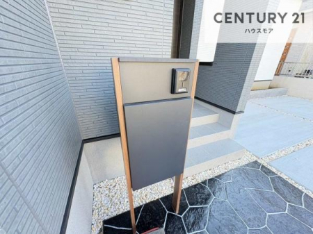 ���̑����n�@��z�{�b�N�X���������Ă��邽�߁A�s�ݎ��ł��ו��̎󂯎�肪�\�B
�Ĕz�B�̎�Ԃ��Ȃ��A�Z���������ł��X�g���X�Ȃ����p�ł��܂��B